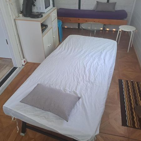 Hotel Chalet Pour 5 Personnes Equipe Sur Emplacement Privatif Dans Camping 4 Etoiles Appartenant Et Gere Par Un Particulier Foix Exterior foto