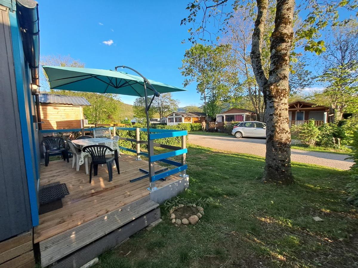 Hotel Chalet Pour 5 Personnes Equipe Sur Emplacement Privatif Dans Camping 4 Etoiles Appartenant Et Gere Par Un Particulier Foix Exterior foto