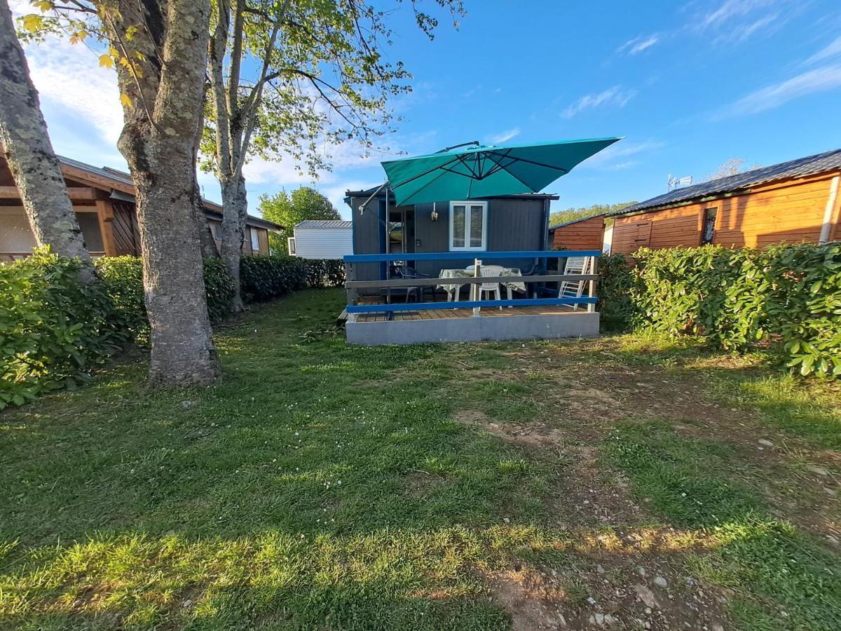 Hotel Chalet Pour 5 Personnes Equipe Sur Emplacement Privatif Dans Camping 4 Etoiles Appartenant Et Gere Par Un Particulier Foix Exterior foto