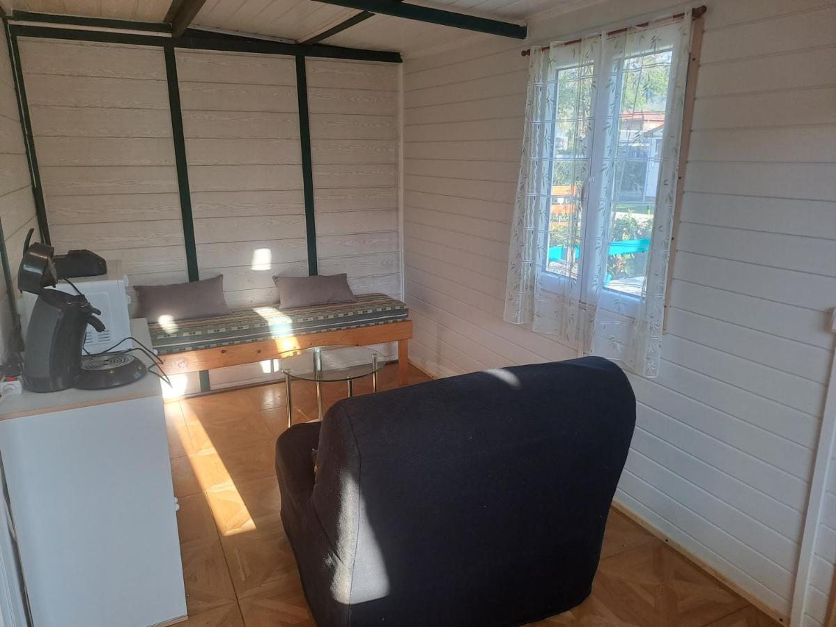 Hotel Chalet Pour 5 Personnes Equipe Sur Emplacement Privatif Dans Camping 4 Etoiles Appartenant Et Gere Par Un Particulier Foix Exterior foto