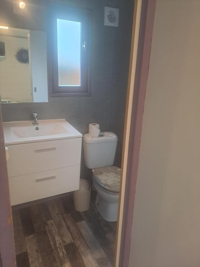 Hotel Chalet Pour 5 Personnes Equipe Sur Emplacement Privatif Dans Camping 4 Etoiles Appartenant Et Gere Par Un Particulier Foix Exterior foto
