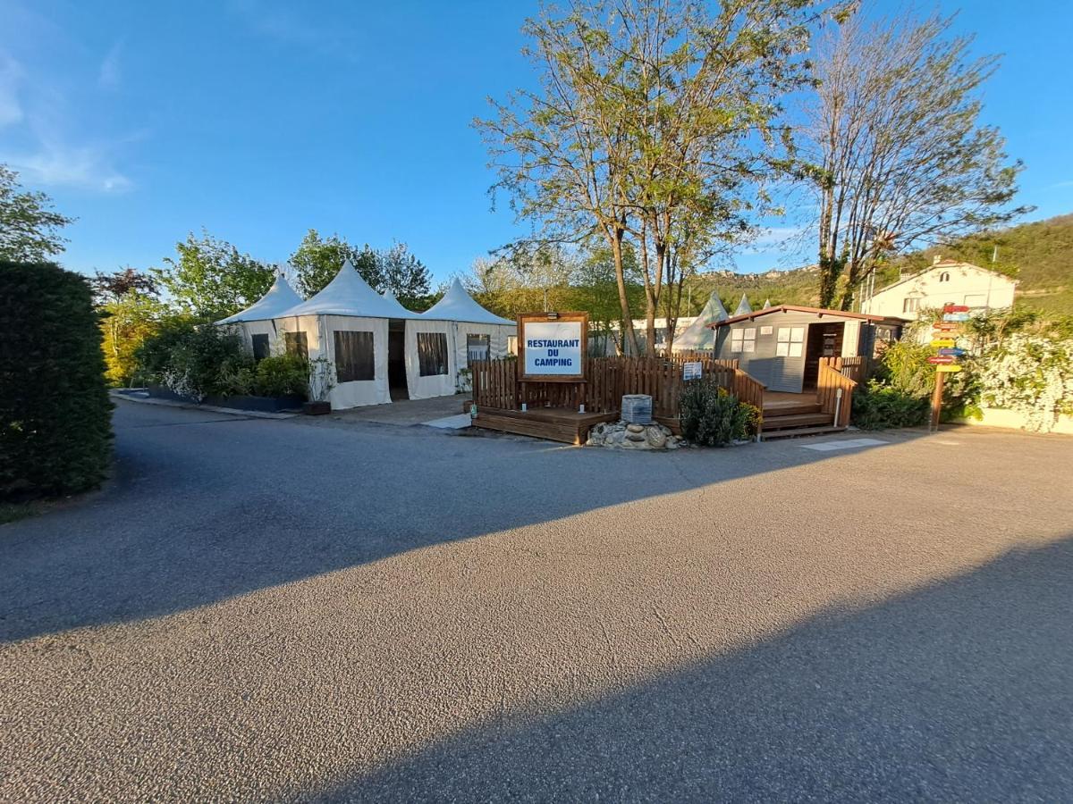 Hotel Chalet Pour 5 Personnes Equipe Sur Emplacement Privatif Dans Camping 4 Etoiles Appartenant Et Gere Par Un Particulier Foix Exterior foto