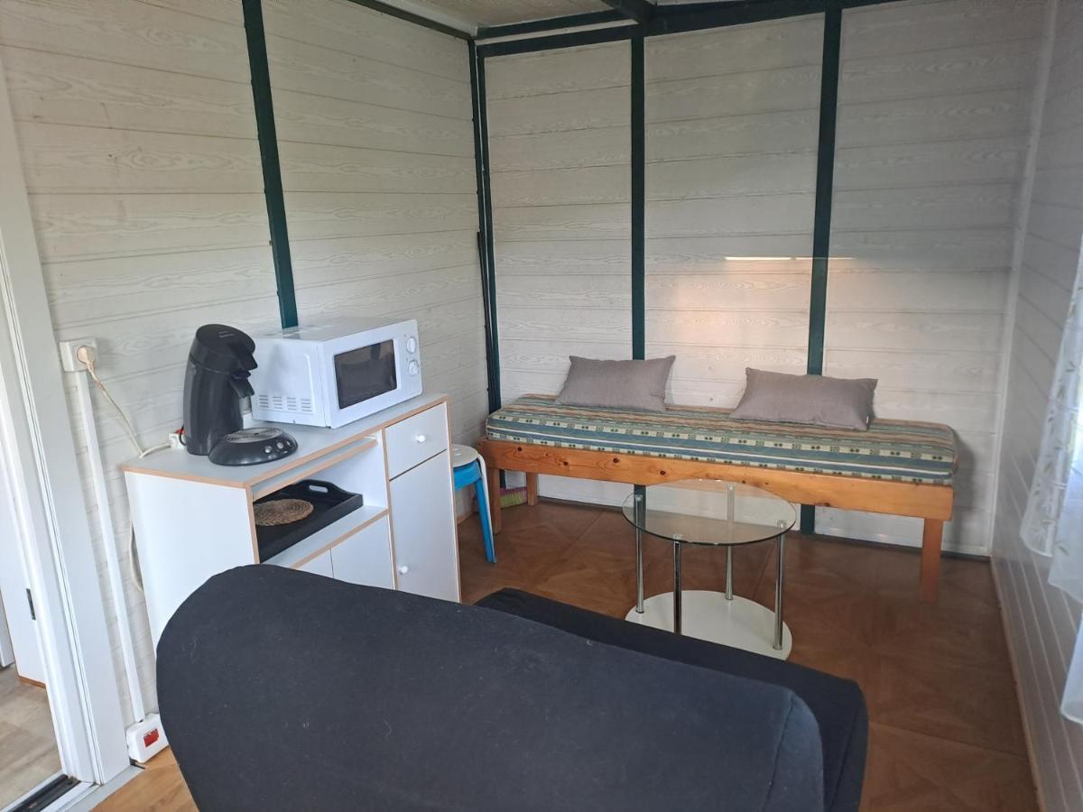Hotel Chalet Pour 5 Personnes Equipe Sur Emplacement Privatif Dans Camping 4 Etoiles Appartenant Et Gere Par Un Particulier Foix Exterior foto
