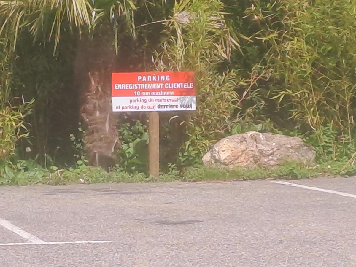 Hotel Chalet Pour 5 Personnes Equipe Sur Emplacement Privatif Dans Camping 4 Etoiles Appartenant Et Gere Par Un Particulier Foix Exterior foto