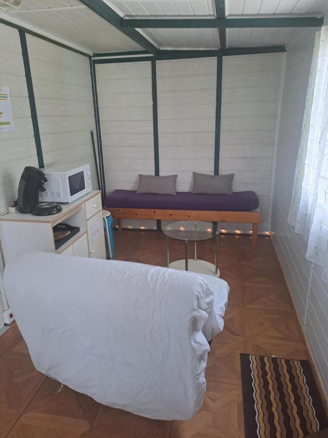 Hotel Chalet Pour 5 Personnes Equipe Sur Emplacement Privatif Dans Camping 4 Etoiles Appartenant Et Gere Par Un Particulier Foix Exterior foto