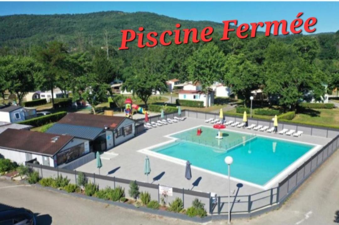Hotel Chalet Pour 5 Personnes Equipe Sur Emplacement Privatif Dans Camping 4 Etoiles Appartenant Et Gere Par Un Particulier Foix Exterior foto